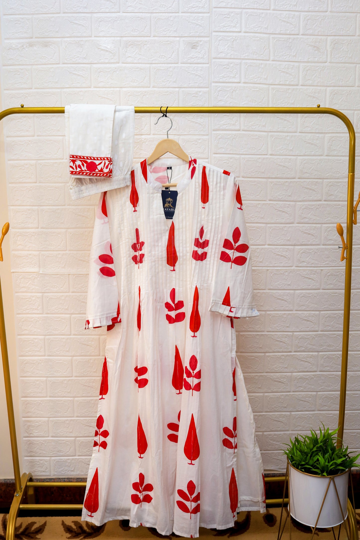 White Kurta with Red Floral Patterns – 2-Piece Set