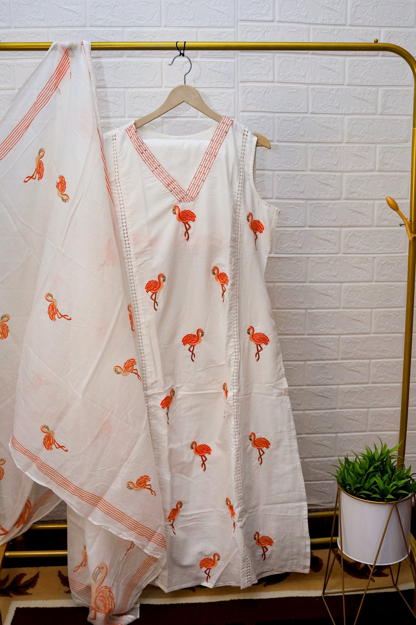 Flamingo-embroidered kurti set