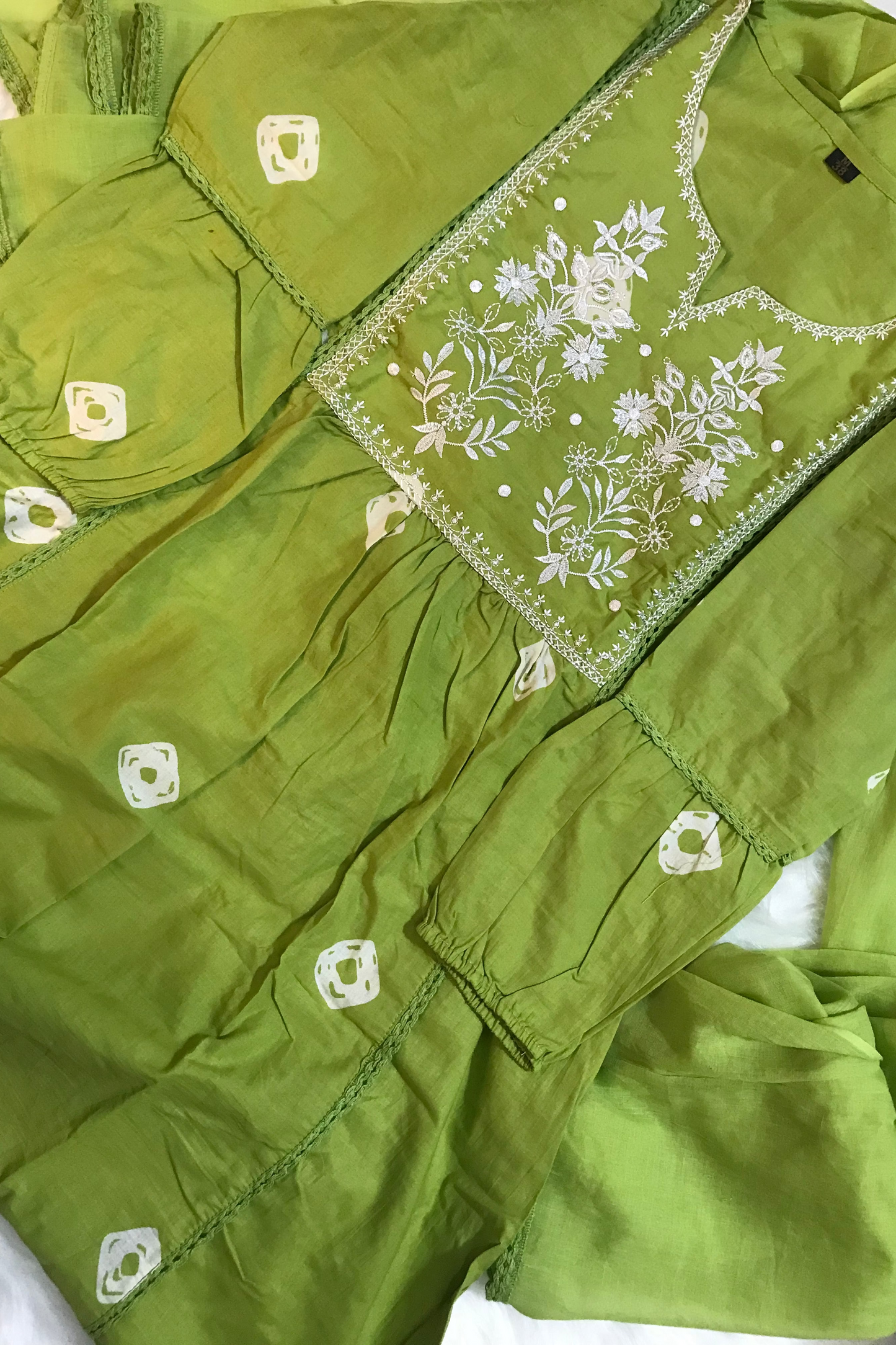 Graceful green suit set with white floral embroidery