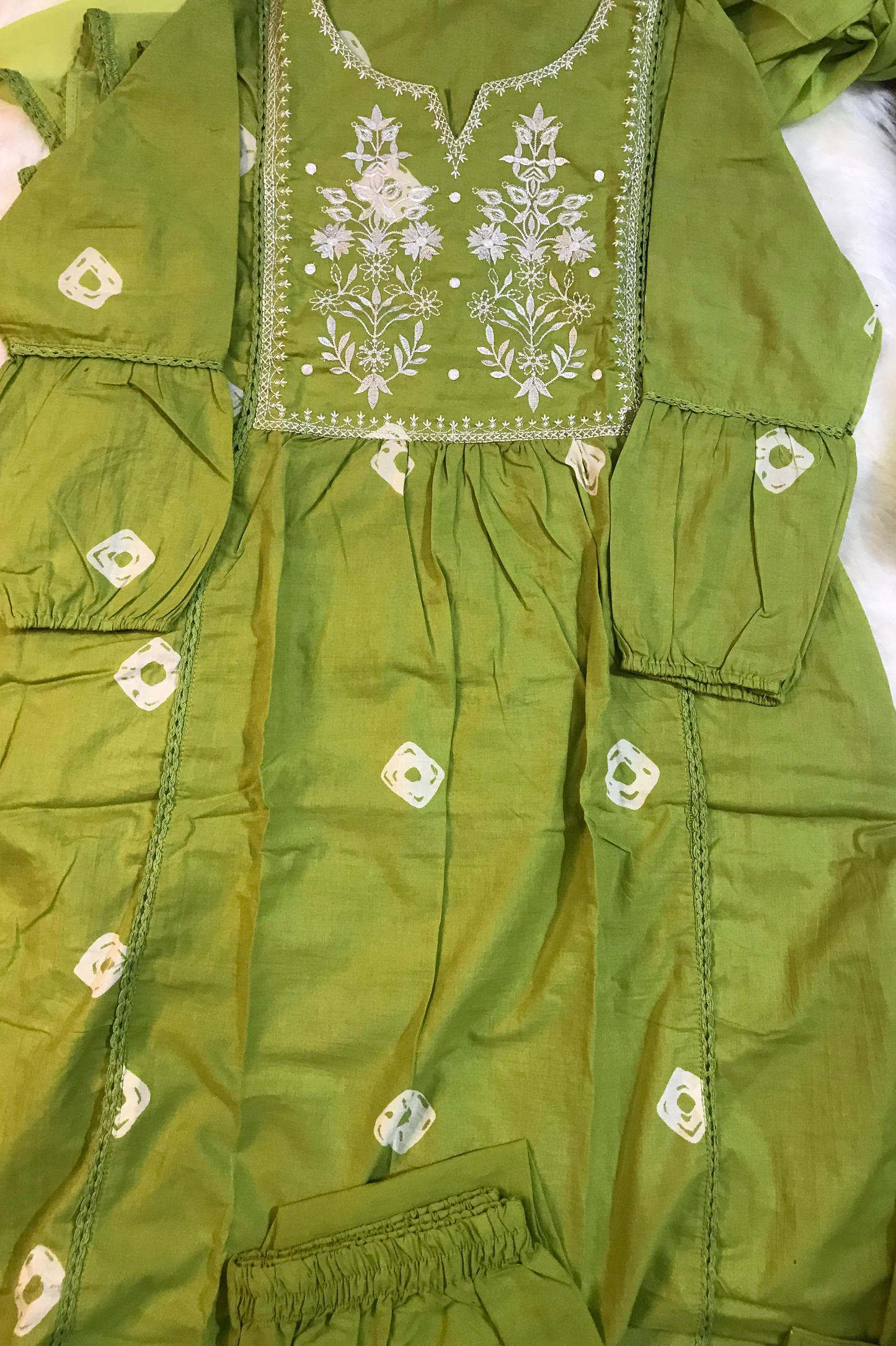 Graceful green suit set with white floral embroidery