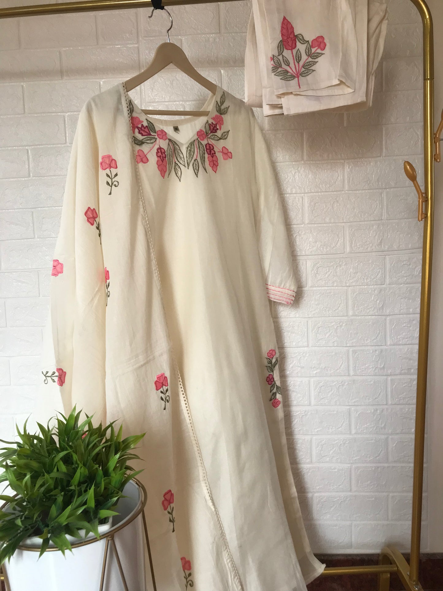 Floral embroidered White Kurti set
