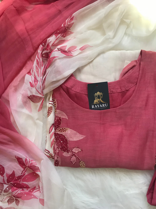 Mul Chanderi outfit featuring a seamless blend of light red and white hues